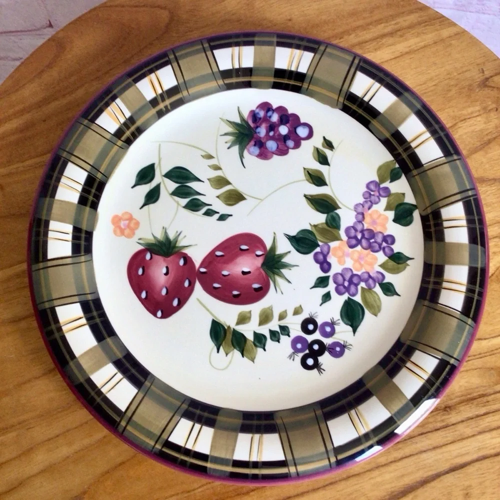 Vintage Oneida Strawberry Plaid Dinner Plates - Set of 2